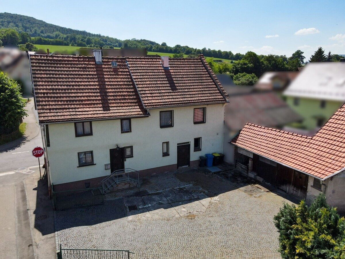  VR Immobilien GmbH - Immobilienangebot - Kaltennordheim - Alle - Hofanlage mit Scheune und Entwicklungspotenzial in Unterweid