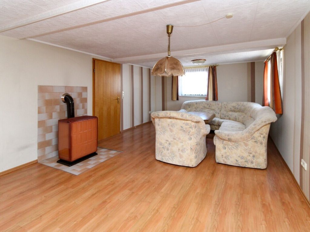 VR Immobilien GmbH - Immobilienangebot - Kaltennordheim - Alle - Hofanlage mit Scheune und Entwicklungspotenzial in Unterweid