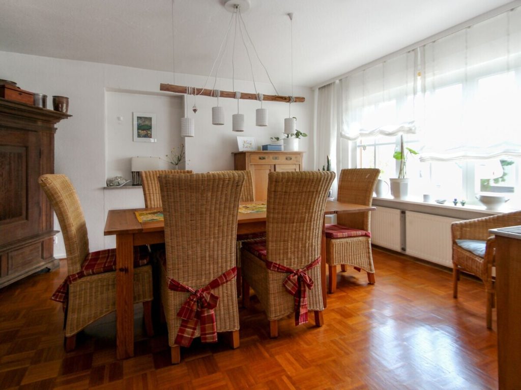 VR Immobilien GmbH - Immobilienangebot - Bad Hersfeld - Alle - Charmantes Einfamilienhaus mit liebevoll angelegten Garten