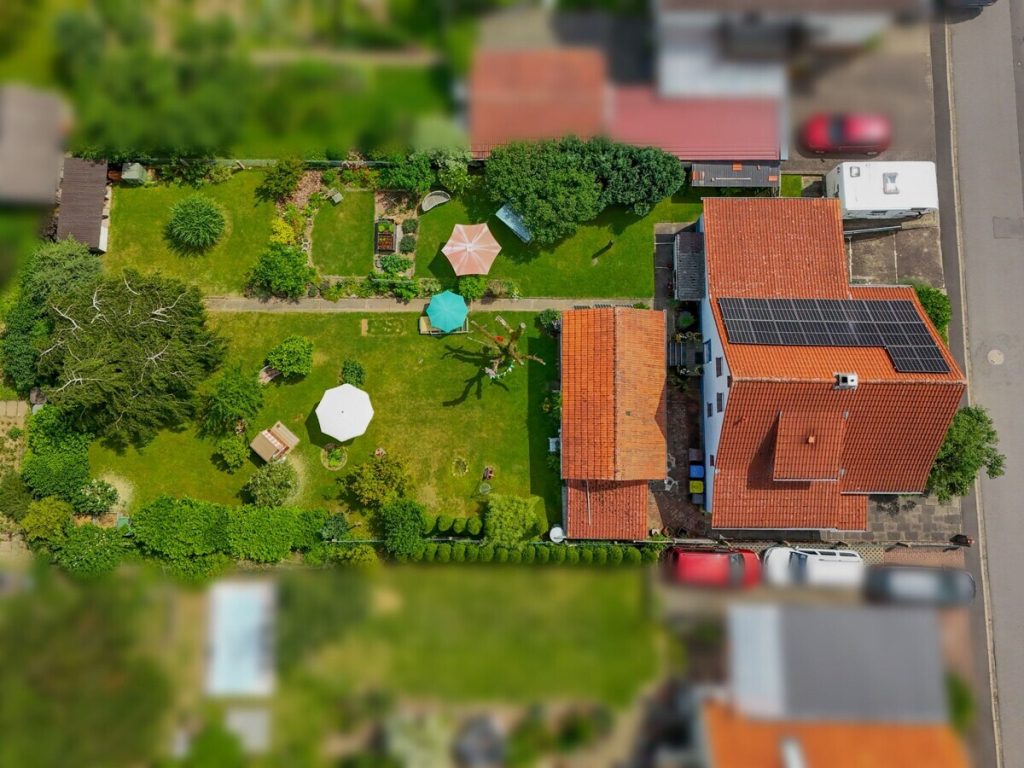 VR Immobilien GmbH - Immobilienangebot - Bad Hersfeld - Alle - Charmantes Einfamilienhaus mit liebevoll angelegten Garten
