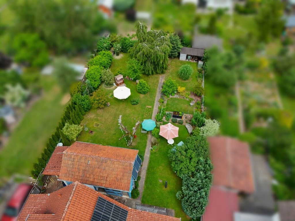 VR Immobilien GmbH - Immobilienangebot - Bad Hersfeld - Alle - Charmantes Einfamilienhaus mit liebevoll angelegten Garten