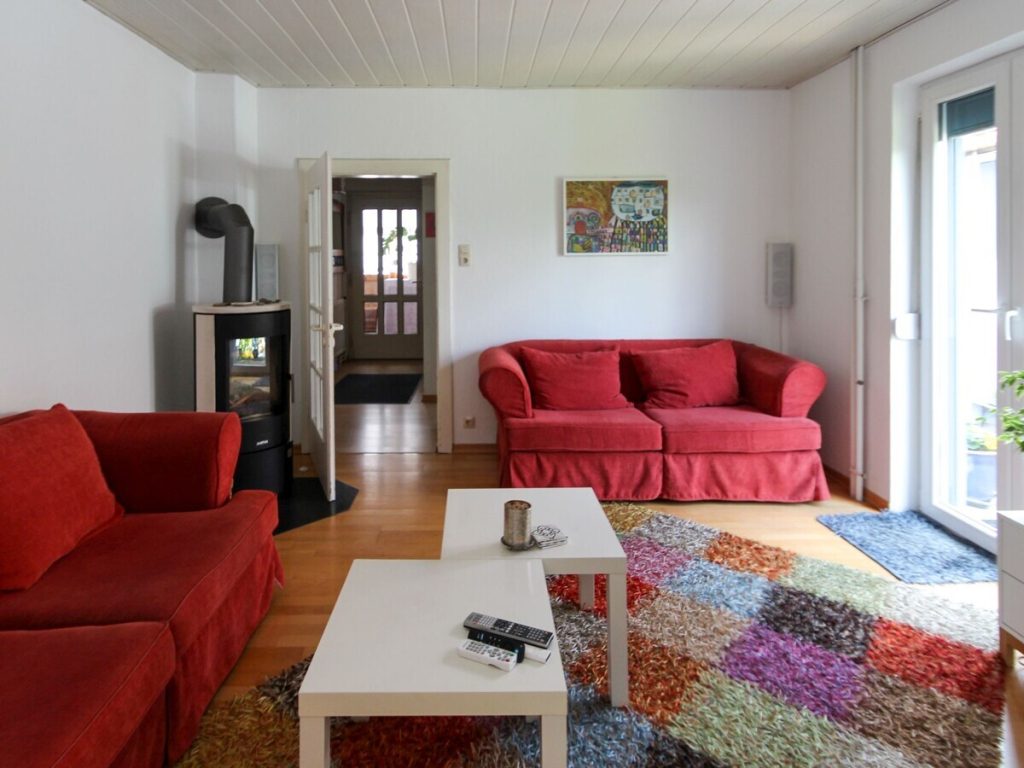 VR Immobilien GmbH - Immobilienangebot - Bad Hersfeld - Alle - Charmantes Einfamilienhaus mit liebevoll angelegten Garten