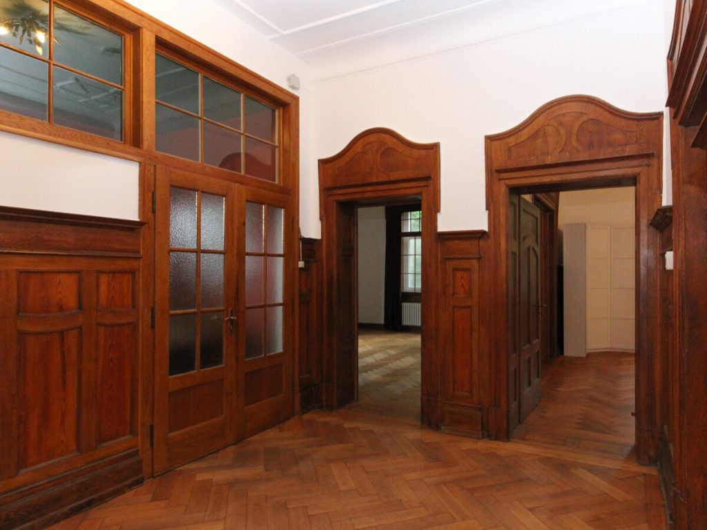 VR Immobilien GmbH - Immobilienangebot - Gersfeld - Alle - Elegante Wohnung in der Waldvilla – Historie trifft modernen Komfort