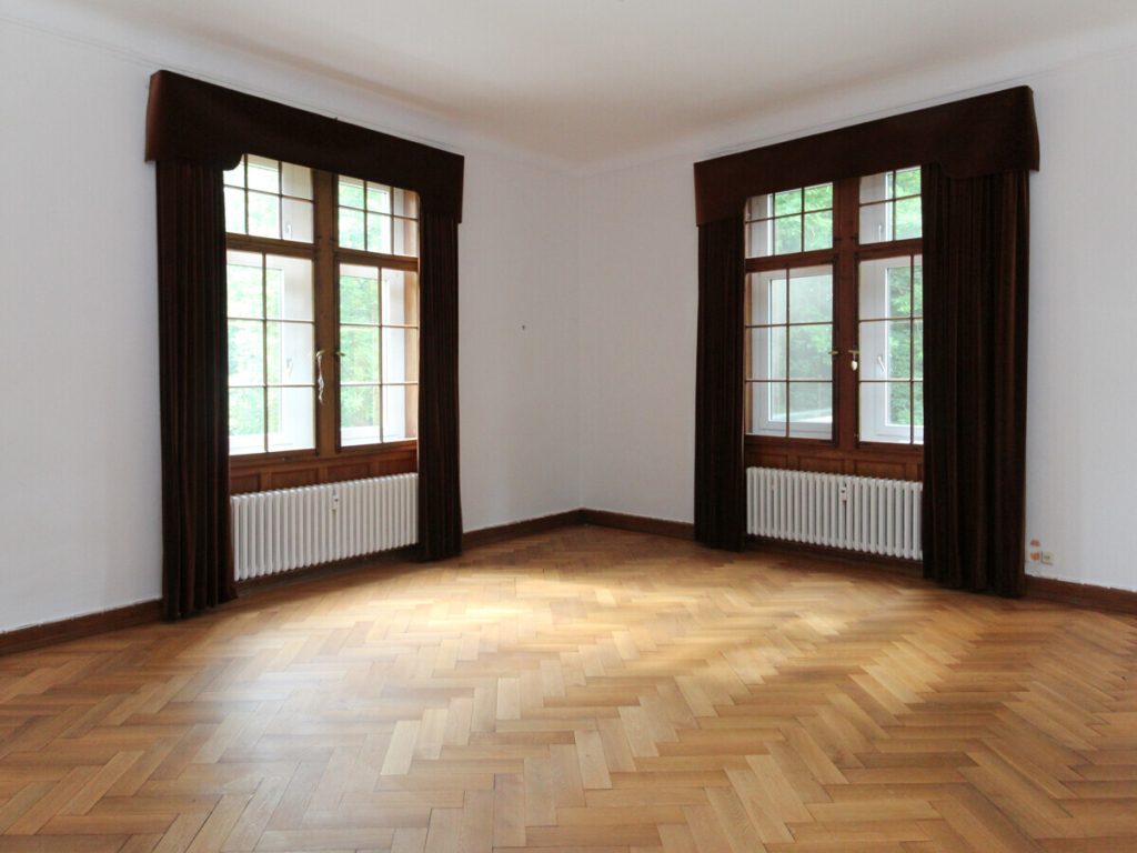 VR Immobilien GmbH - Immobilienangebot - Gersfeld - Alle - Elegante Wohnung in der Waldvilla – Historie trifft modernen Komfort