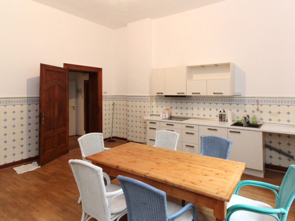 VR Immobilien GmbH - Immobilienangebot - Gersfeld - Alle - Elegante Wohnung in der Waldvilla – Historie trifft modernen Komfort