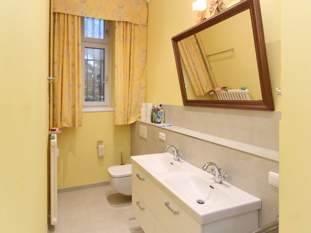 VR Immobilien GmbH - Immobilienangebot - Gersfeld - Alle - Elegante Wohnung in der Waldvilla – Historie trifft modernen Komfort