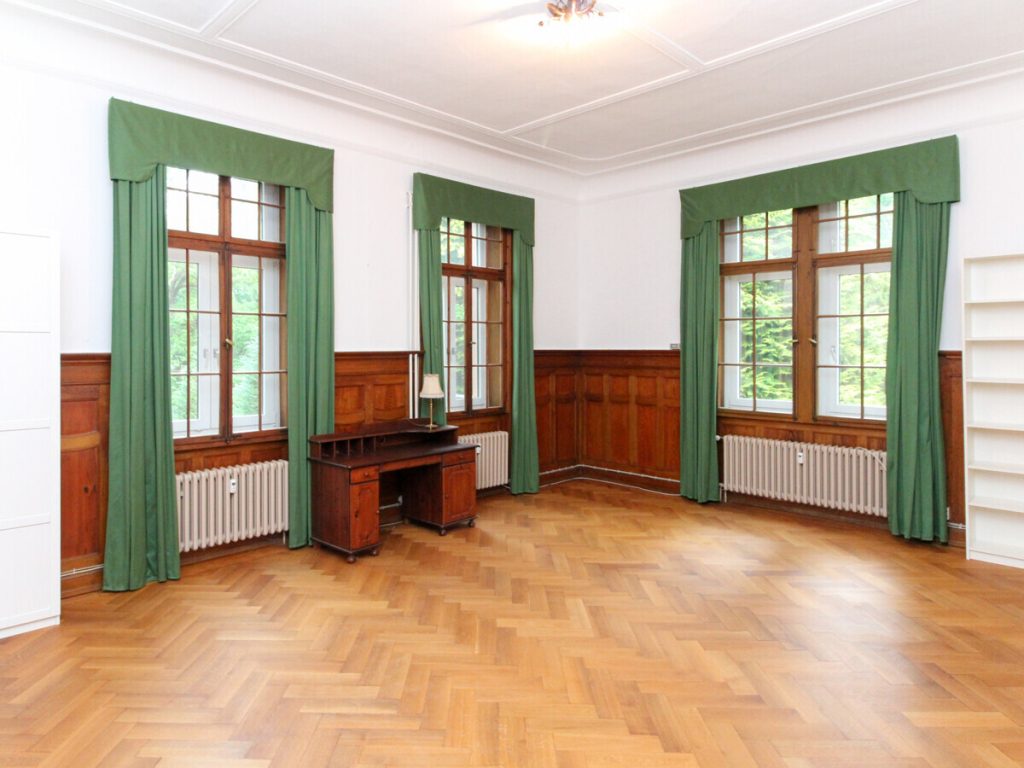 VR Immobilien GmbH - Immobilienangebot - Gersfeld - Alle - Elegante Wohnung in der Waldvilla – Historie trifft modernen Komfort