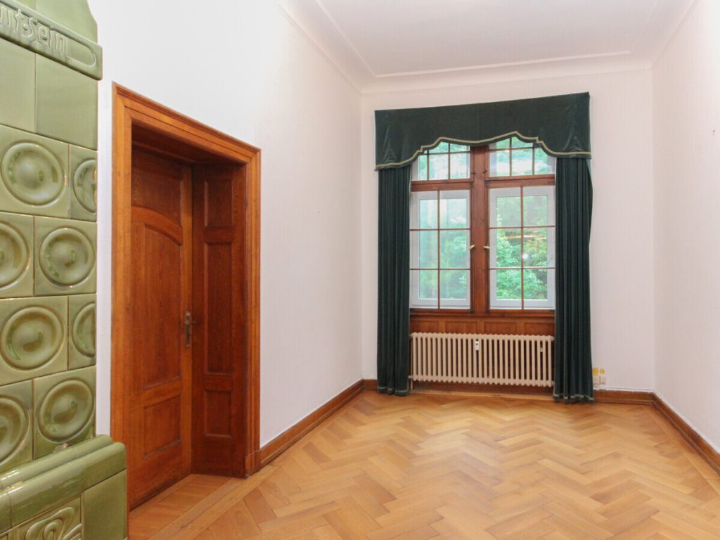 VR Immobilien GmbH - Immobilienangebot - Gersfeld - Alle - Elegante Wohnung in der Waldvilla – Historie trifft modernen Komfort
