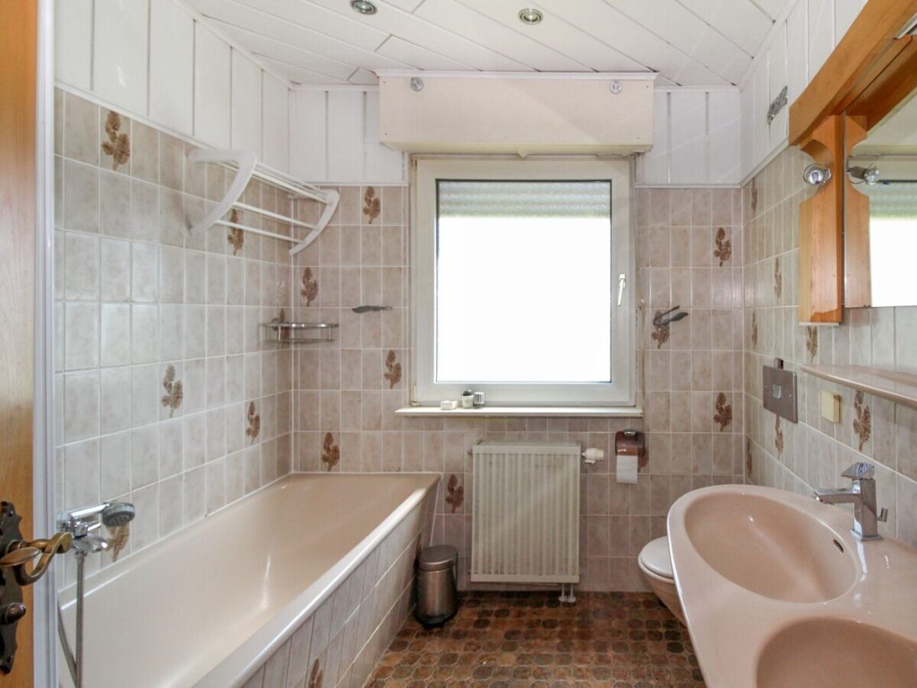 VR Immobilien GmbH - Immobilienangebot - Künzell - Alle - Ein Zuhause zum Gestalten – Einfamilienhaus mit Garten in Künzell - Wissels