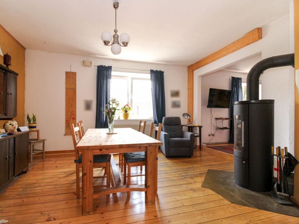 VR Immobilien GmbH - Immobilienangebot - Hünfeld - Alle - Großzügiges Zuhause in Hünfeld für Mehrgenerationen oder Vermietung