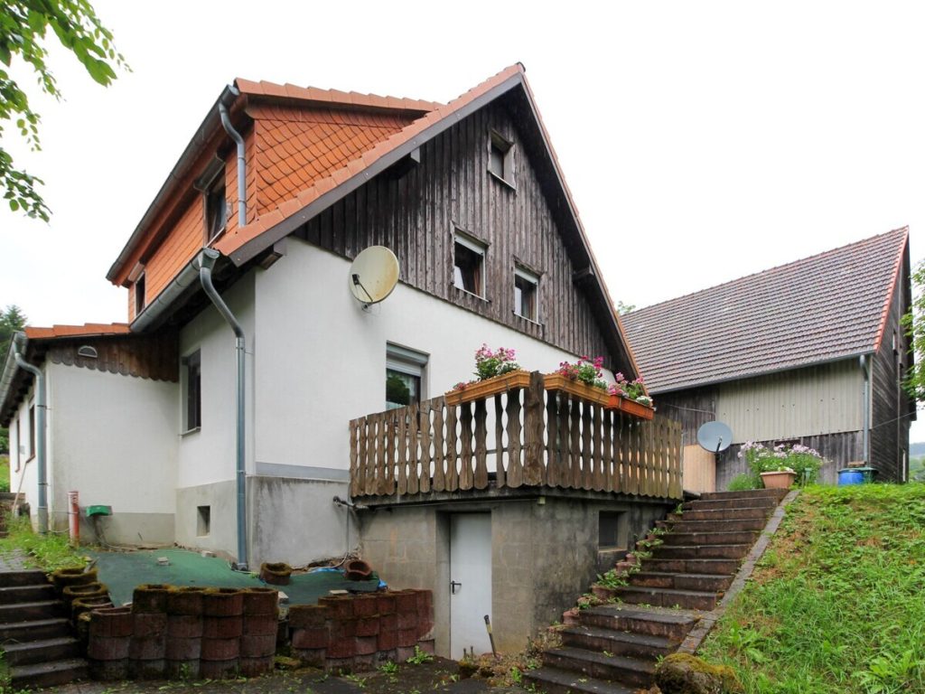 VR Immobilien GmbH - Immobilienangebot - Gersfeld - Alle - RESERVIERT: Naturverbunden wohnen in der Rhön – Haus mit Scheune und Raum für vielfältige Wohnideen