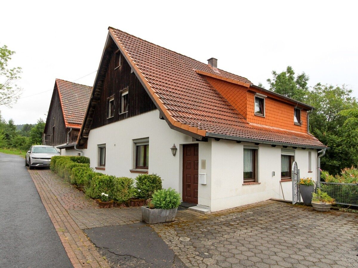  VR Immobilien GmbH - Immobilienangebot - Gersfeld - Alle - Naturverbunden wohnen in der Rhön – Haus mit Scheune und Raum für vielfältige Wohnideen