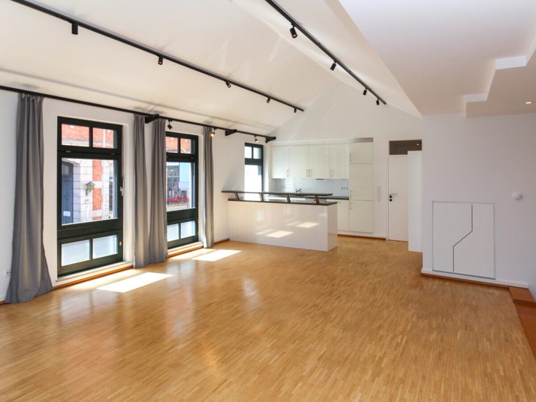  VR Immobilien GmbH - Immobilienangebot - Fulda - Alle - RESERVIERT: Stilvolle Maisonettewohnung mit traumhafter Dachterrasse in zentraler Lage von Fulda