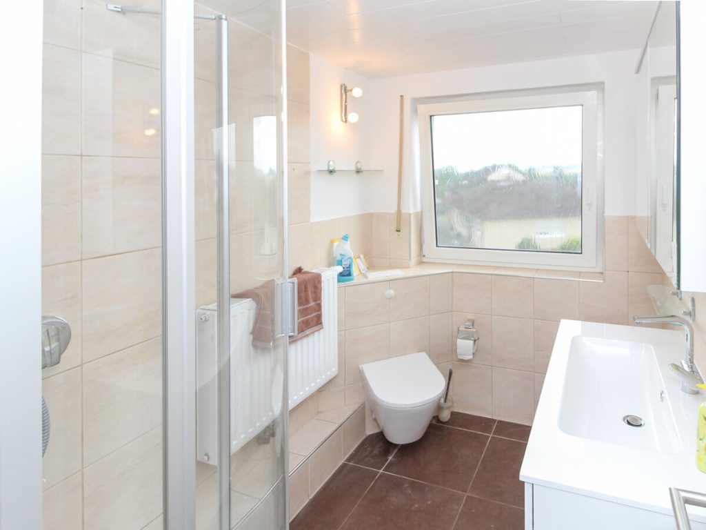 VR Immobilien GmbH - Immobilienangebot - Bad Salzschlirf - Alle - Modern sanierte 2-Zimmer-Wohnung mit Balkon und herrlichem Ausblick
