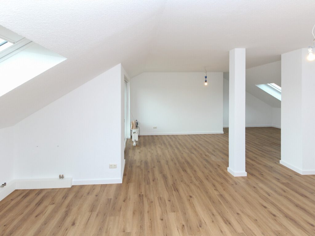 VR Immobilien GmbH - Immobilienangebot - Bad Salzschlirf - Alle - Modern sanierte 2-Zimmer-Wohnung mit Balkon und herrlichem Ausblick