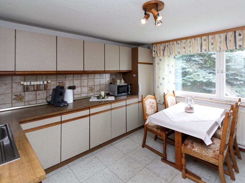 VR Immobilien GmbH - Immobilienangebot - Ehrenberg - Alle - Ankommen und Zuhause schaffen – Wohnhaus in der Rhön