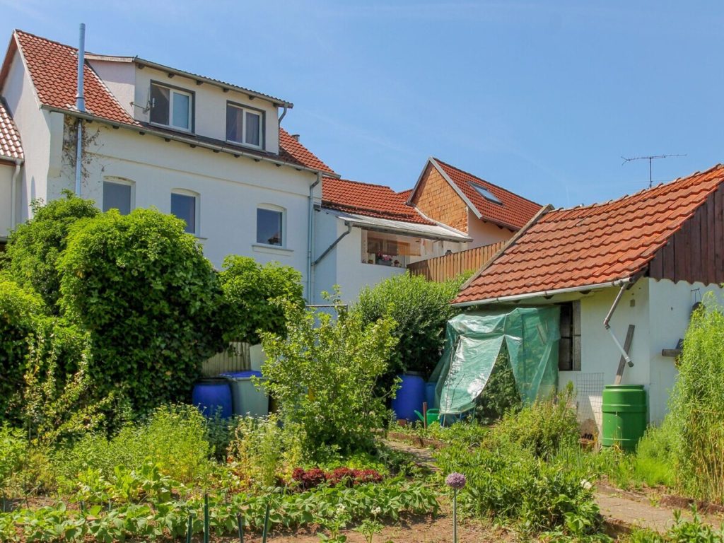 VR Immobilien GmbH - Immobilienangebot - Burghaun - Alle - RESERVIERT: Solide Kapitalanlage oder Eigenheim mit Entwicklungsmöglichkeiten – Dreifamilienhaus in Burghaun