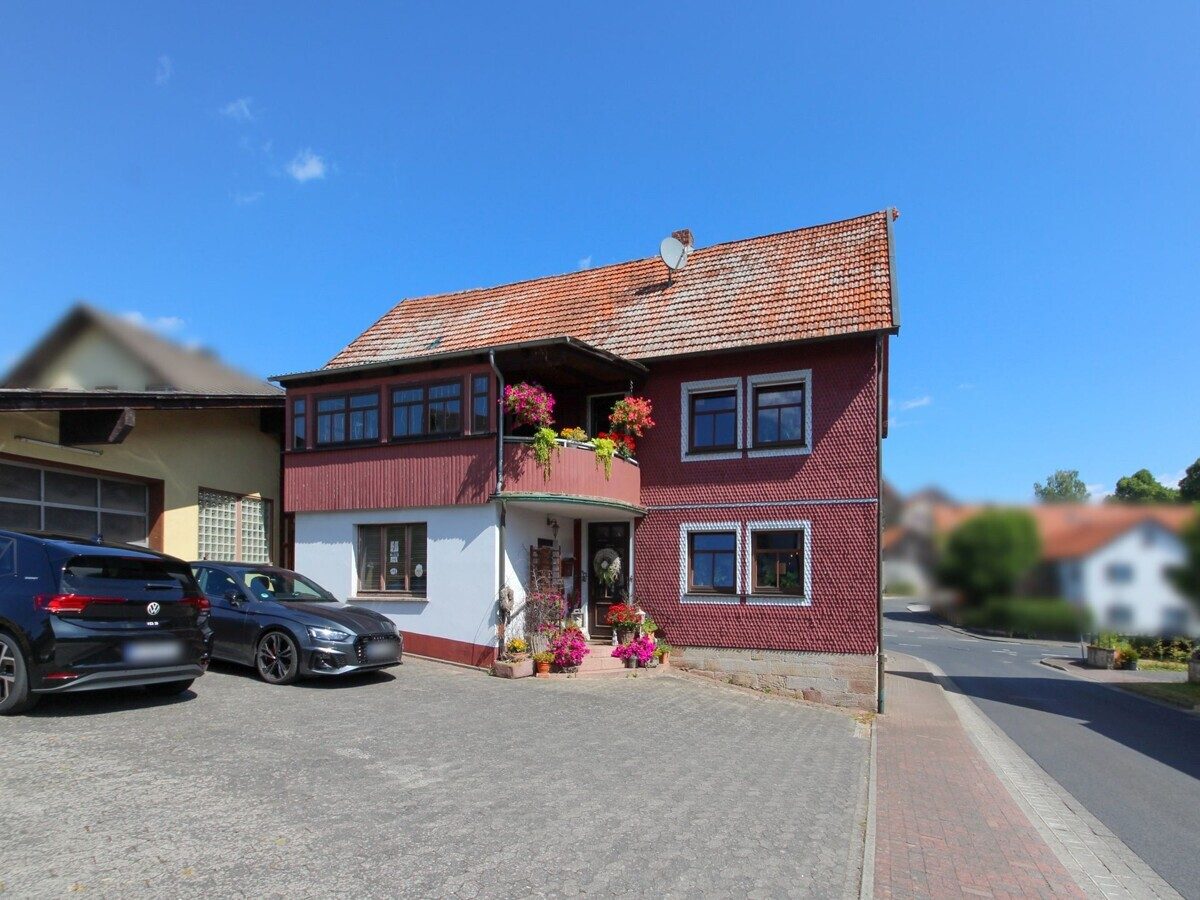 VR Immobilien GmbH - Immobilienangebot - Hilders - Alle - Gemütliches Einfamilienhaus mit Gestaltungspotential in Eckweisbach