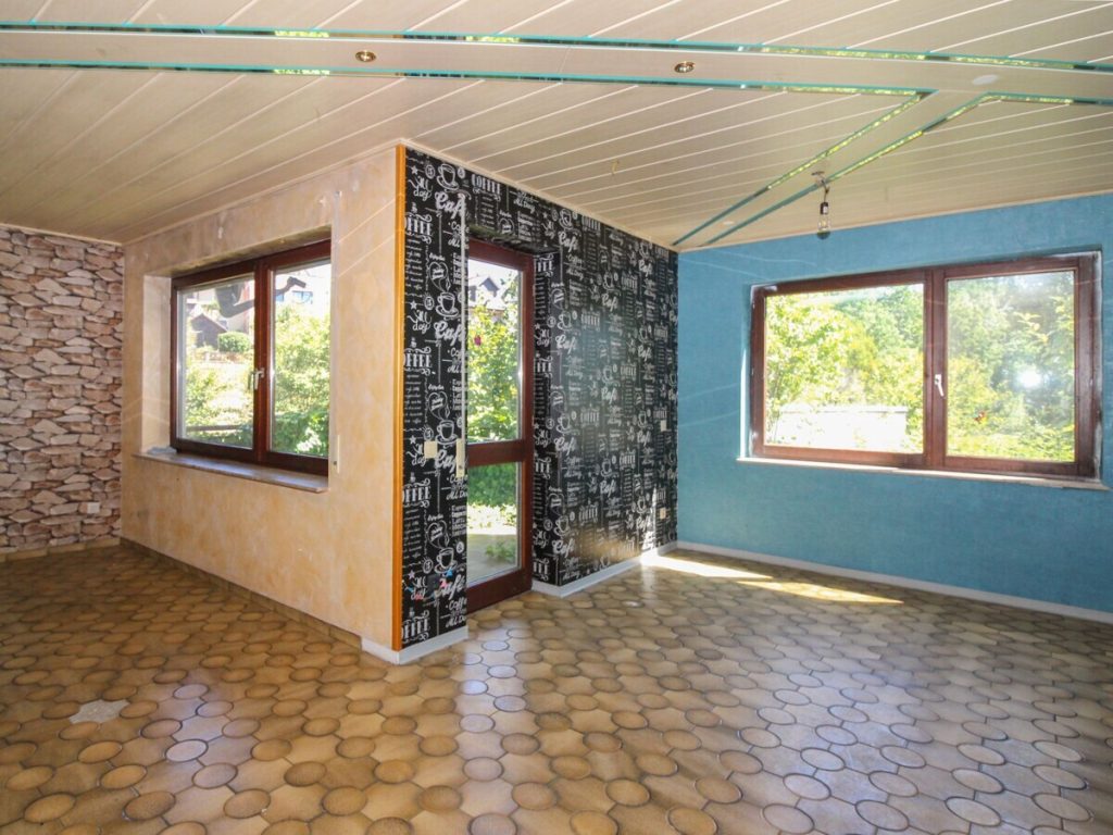 VR Immobilien GmbH - Immobilienangebot - Neuhof - Alle - Einfamilienhaus mit Einliegerwohnung - Viel Platz zum Leben, Wohnen und Gestalten in Hauswurz