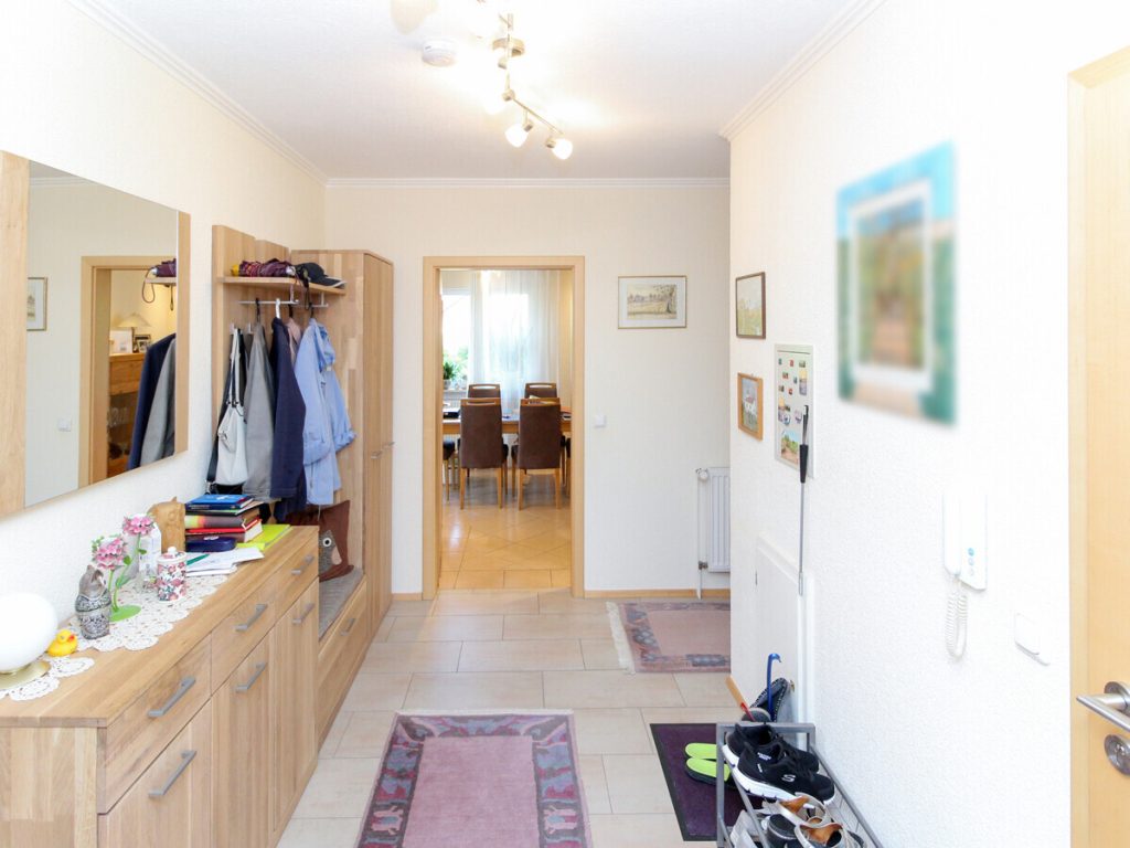 VR Immobilien GmbH - Immobilienangebot - Petersberg - Alle - Großzügige 4-Zimmer-Erdgeschosswohnung mit Terrasse und Garten