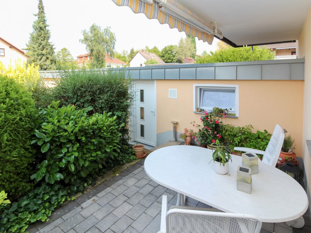 VR Immobilien GmbH - Immobilienangebot - Petersberg - Alle - Großzügige 4-Zimmer-Erdgeschosswohnung mit Terrasse und Garten