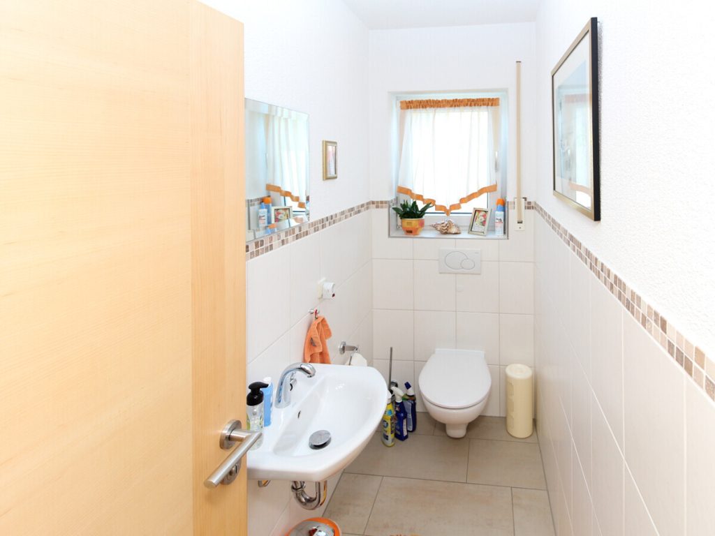 VR Immobilien GmbH - Immobilienangebot - Petersberg - Alle - Großzügige 4-Zimmer-Erdgeschosswohnung mit Terrasse und Garten
