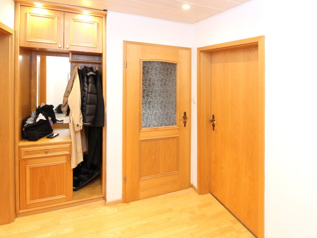VR Immobilien GmbH - Immobilienangebot - Künzell - Alle - Gemütliche 2,5-Zimmer-Dachgeschosswohnung mit Einbauküche in Künzell