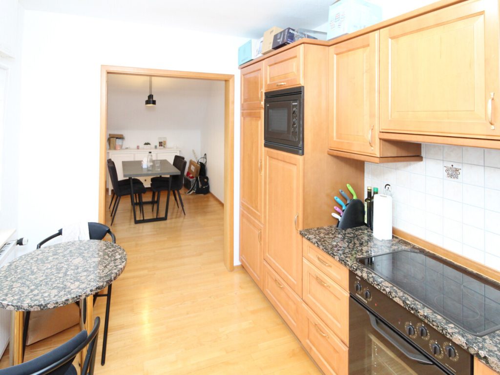 VR Immobilien GmbH - Immobilienangebot - Künzell - Alle - Gemütliche 2,5-Zimmer-Dachgeschosswohnung mit Einbauküche in Künzell