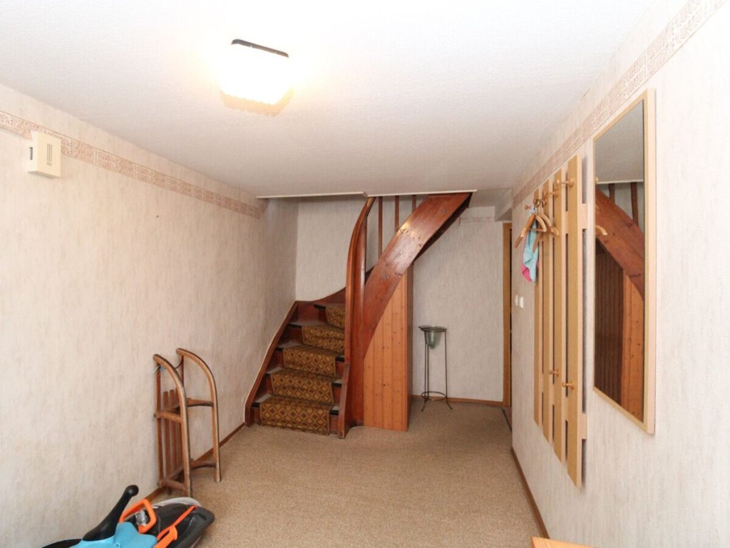 VR Immobilien GmbH - Immobilienangebot - Sinntal - Alle - Einfamilienhaus mit 766 m² Grundstück – viel Potenzial für individuelle Gestaltung in Oberzell