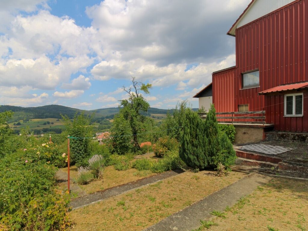 VR Immobilien GmbH - Immobilienangebot - Sinntal - Alle - Einfamilienhaus mit 766 m² Grundstück – viel Potenzial für individuelle Gestaltung in Oberzell