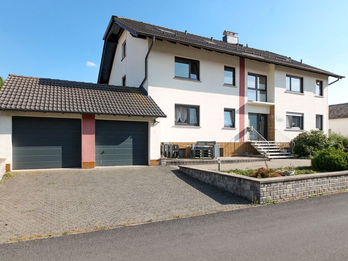 VR Immobilien GmbH - Immobilienangebot - Grebenhain - Alle - Ideal für Familien und Mehrgenerationen – Großzügiges Haus mit tollem Grundstück in Bannerod