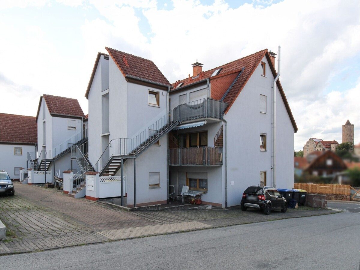 VR Immobilien GmbH - Immobilienangebot - Schlitz - Alle - Attraktive Maisonette-Eigentumswohnung mit Balkon, Garage und Außenstellplatz