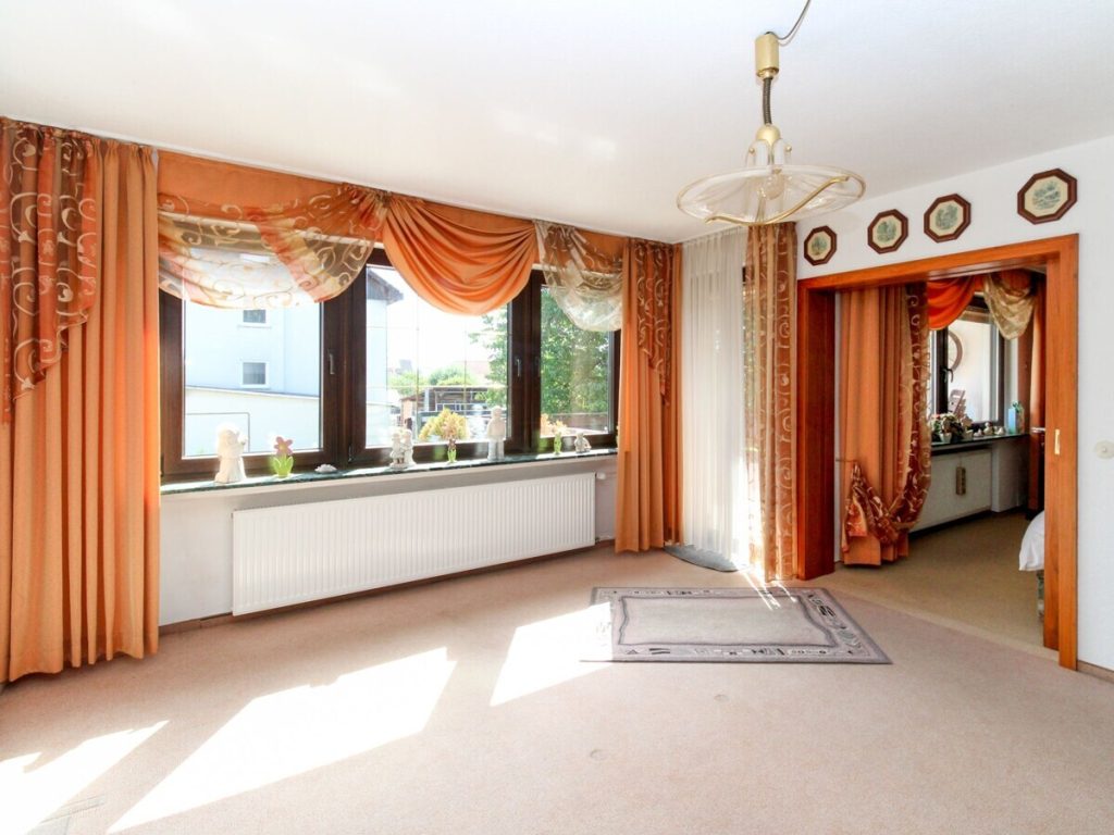 VR Immobilien GmbH - Immobilienangebot - Hohenroda - Alle - Gepflegtes Einfamilienhaus mit durchdachter Raumaufteilung und Garten in Hohenroda-Ransbach