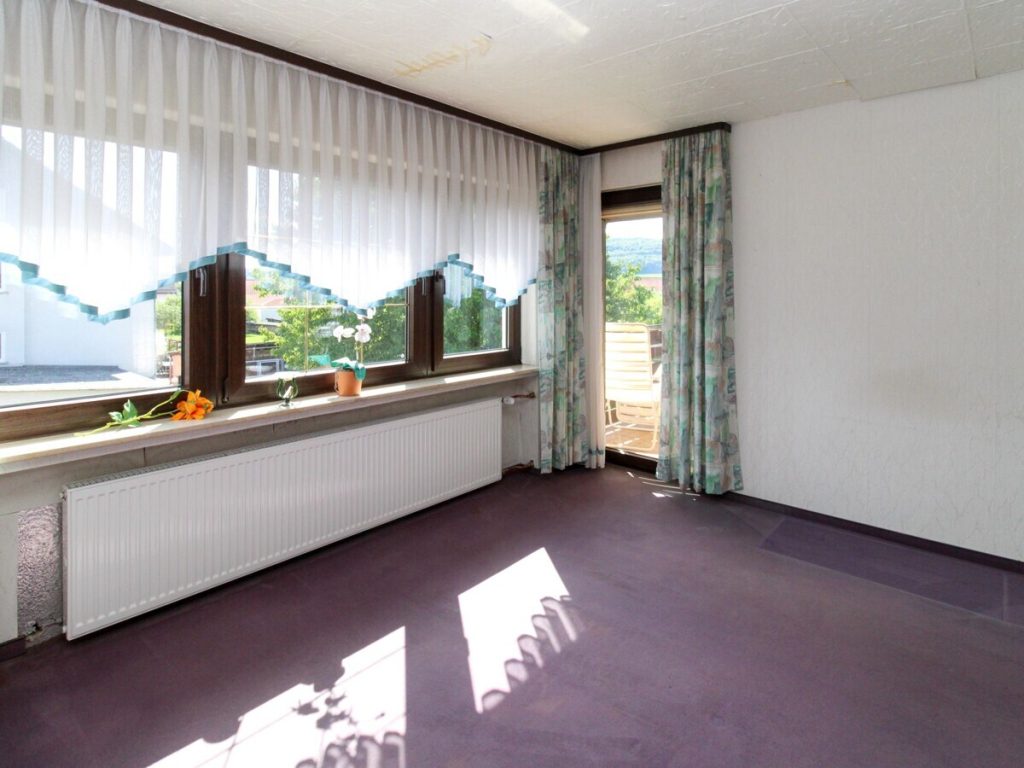 VR Immobilien GmbH - Immobilienangebot - Hohenroda - Alle - Gepflegtes Einfamilienhaus mit durchdachter Raumaufteilung und Garten in Hohenroda-Ransbach