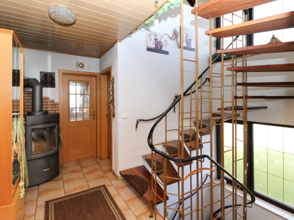 VR Immobilien GmbH - Immobilienangebot - Hohenroda - Alle - Gepflegtes Einfamilienhaus mit durchdachter Raumaufteilung und Garten in Hohenroda-Ransbach