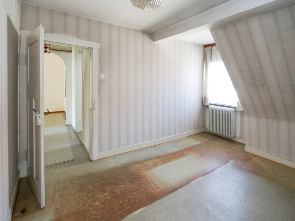 VR Immobilien GmbH - Immobilienangebot - Tann - Alle - Wohn- und Geschäftshaus mit viel Potenzial und Dachterrasse