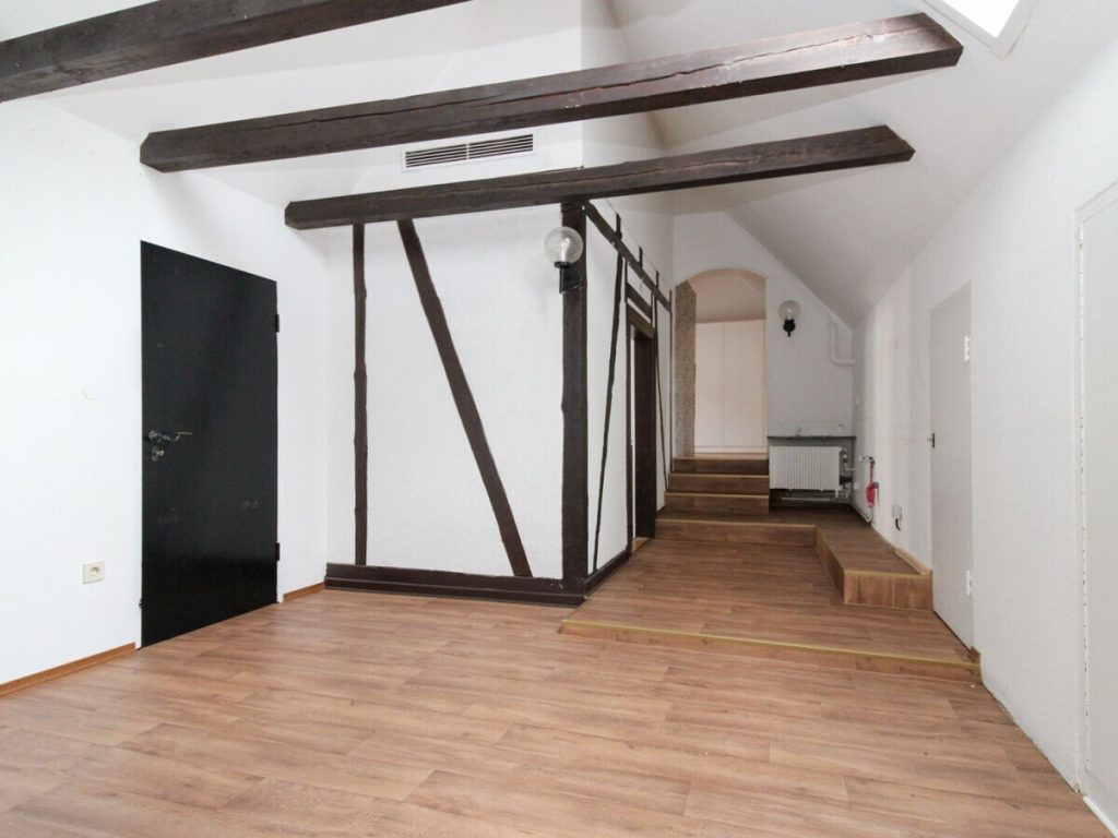 VR Immobilien GmbH - Immobilienangebot - Lauterbach - Alle - Altstadtflair und viel Potenzial – historisches Reihenmittelhaus mit großzügigem Raumangebot