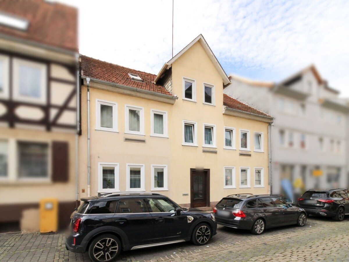 VR Immobilien GmbH - Immobilienangebot - Lauterbach - Alle - Altstadtflair und viel Potenzial – historisches Reihenmittelhaus mit großzügigem Raumangebot
