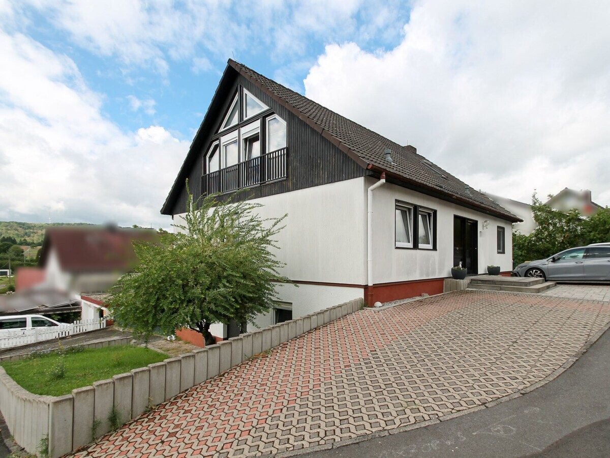 VR Immobilien GmbH - Immobilienangebot - Brachttal - Alle - Großzügiges Einfamilienhaus mit Einliegerwohnung und modernisiertem Wohnkomfort in Hellstein