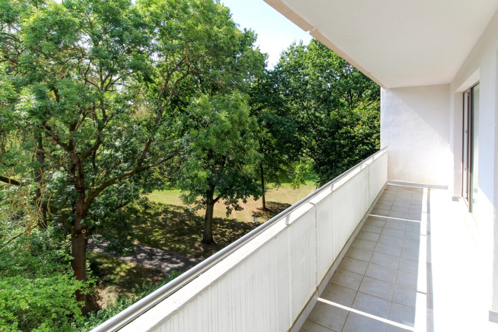 VR Immobilien GmbH - Immobilienangebot - Fulda - Alle - Attraktive 3-Zimmer-Wohnung mit großem Balkon und Parkblick