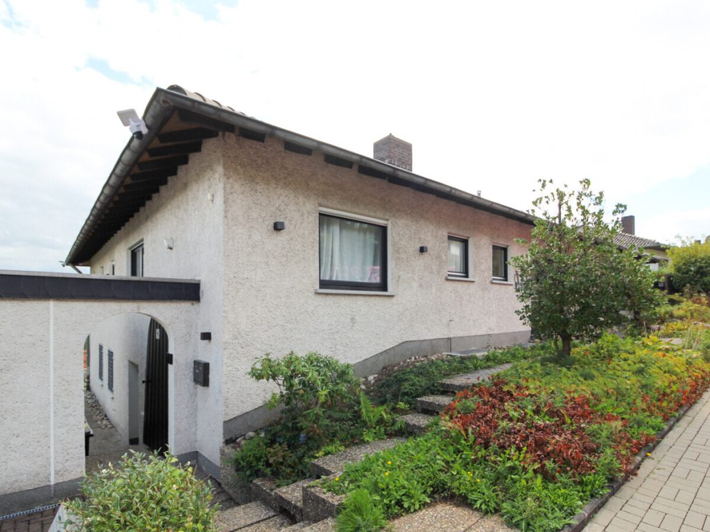 VR Immobilien GmbH - Immobilienangebot - Fulda - Alle - Frisch sanierte 2-Zimmer-Wohnung mit Terrasse und Garage