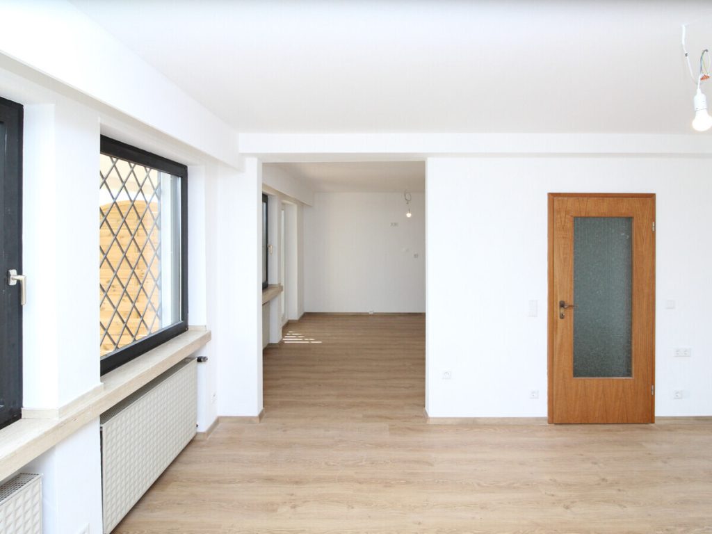 VR Immobilien GmbH - Immobilienangebot - Fulda - Alle - Frisch sanierte 2-Zimmer-Wohnung mit Terrasse und Garage