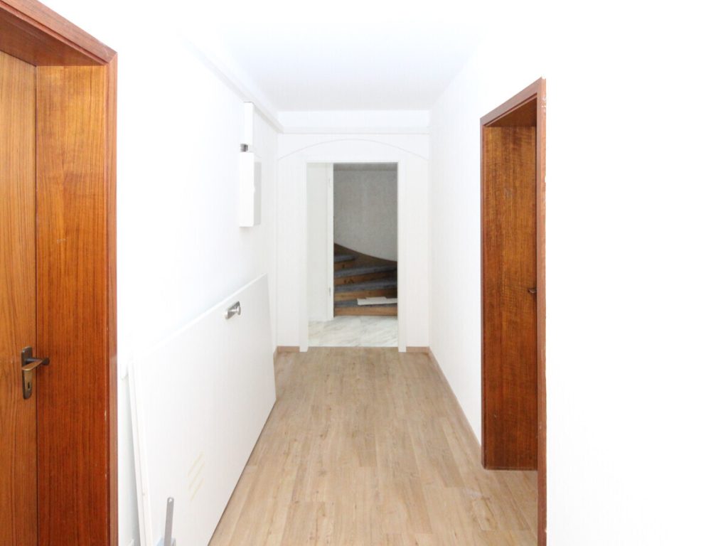 VR Immobilien GmbH - Immobilienangebot - Fulda - Alle - Frisch sanierte 2-Zimmer-Wohnung mit Terrasse und Garage