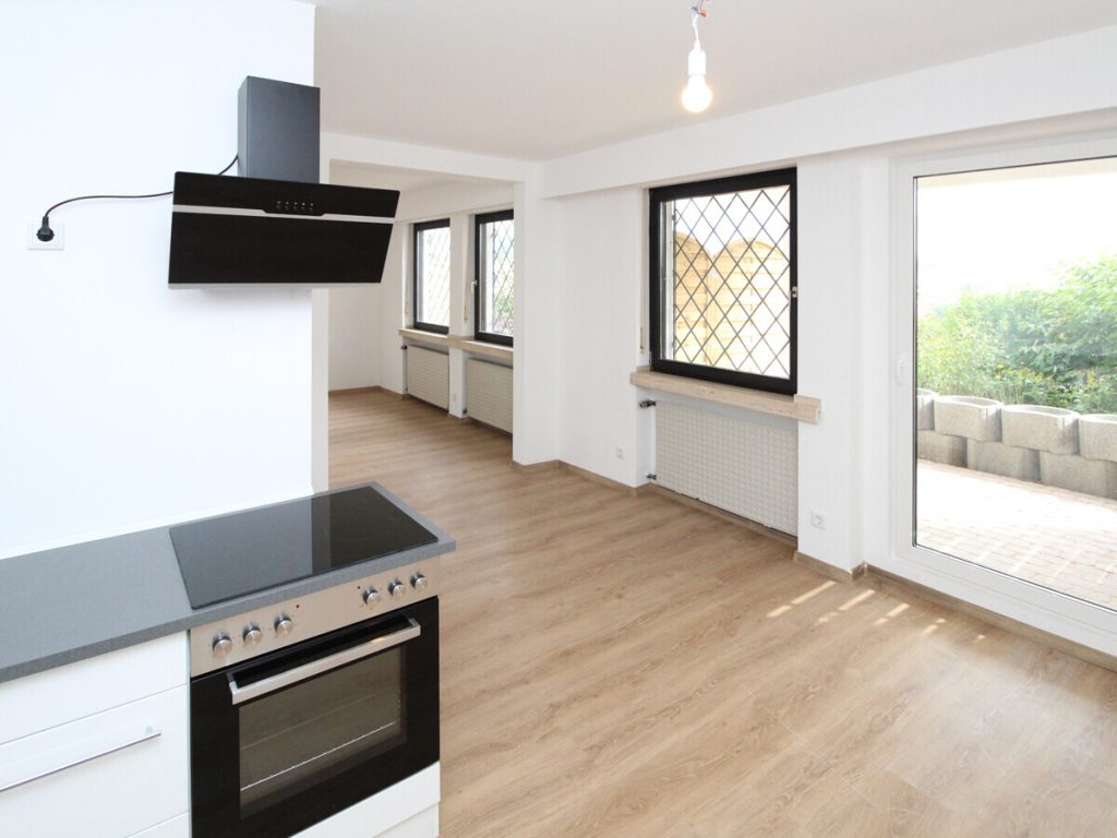VR Immobilien GmbH - Immobilienangebot - Fulda - Alle - Frisch sanierte 2-Zimmer-Wohnung mit Terrasse und Garage