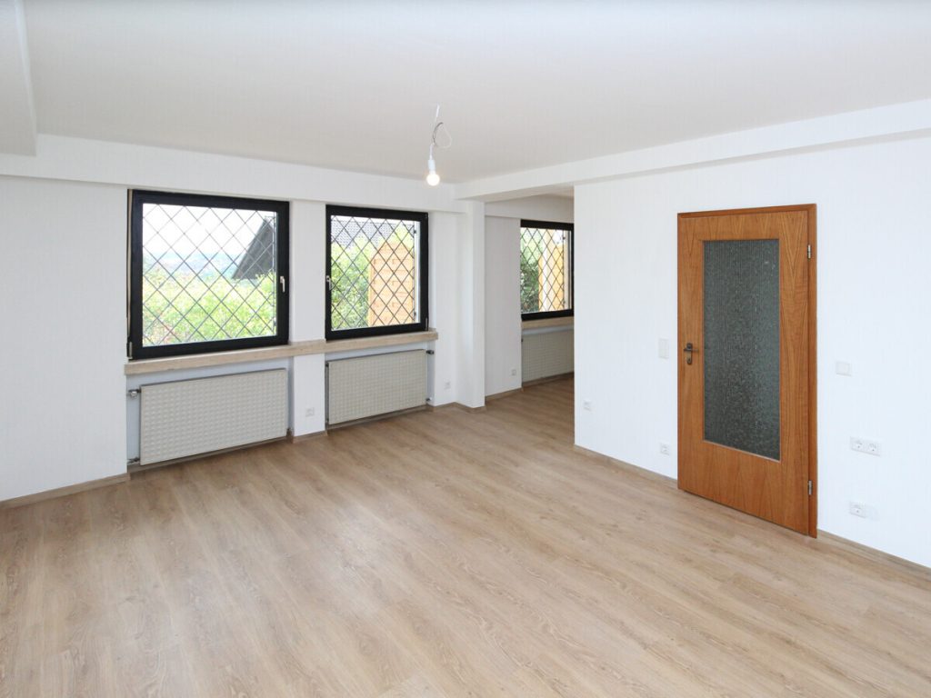 VR Immobilien GmbH - Immobilienangebot - Fulda - Alle - Frisch sanierte 2-Zimmer-Wohnung mit Terrasse und Garage