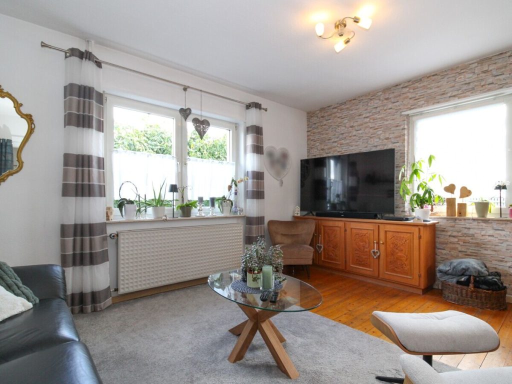 VR Immobilien GmbH - Immobilienangebot - Hofbieber - Alle - Charmantes Einfamilienhaus mit großzügigem Grundstück in Hofbieber-Schwarzbach