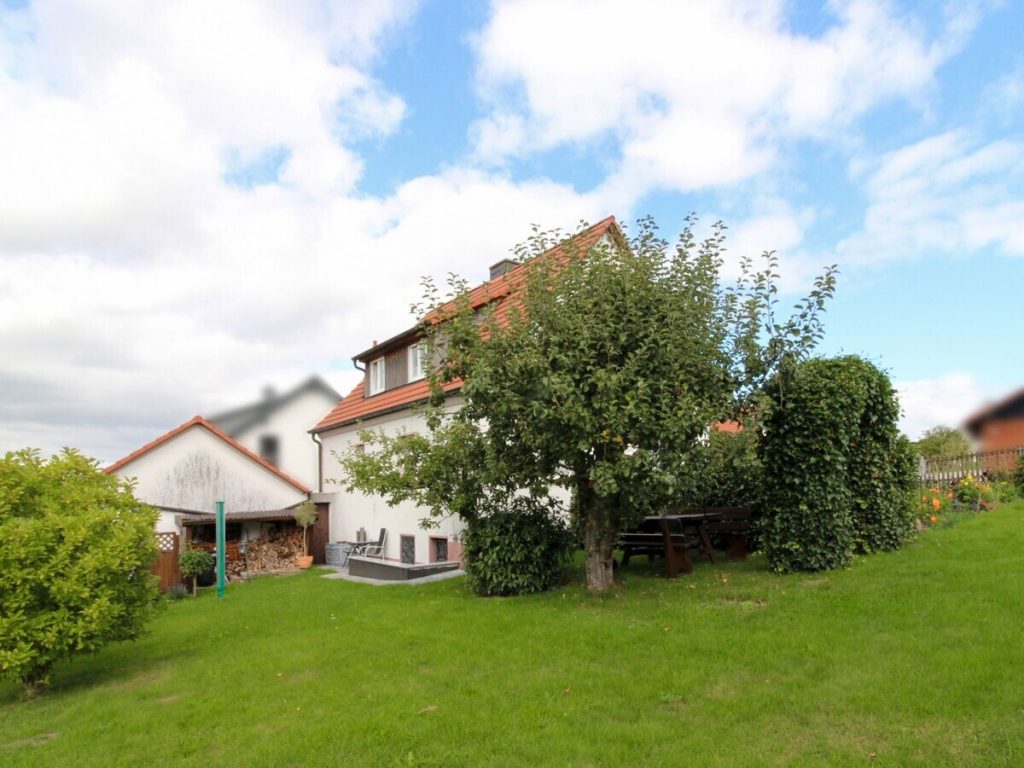 VR Immobilien GmbH - Immobilienangebot - Hofbieber - Alle - Charmantes Einfamilienhaus mit großzügigem Grundstück in Hofbieber-Schwarzbach