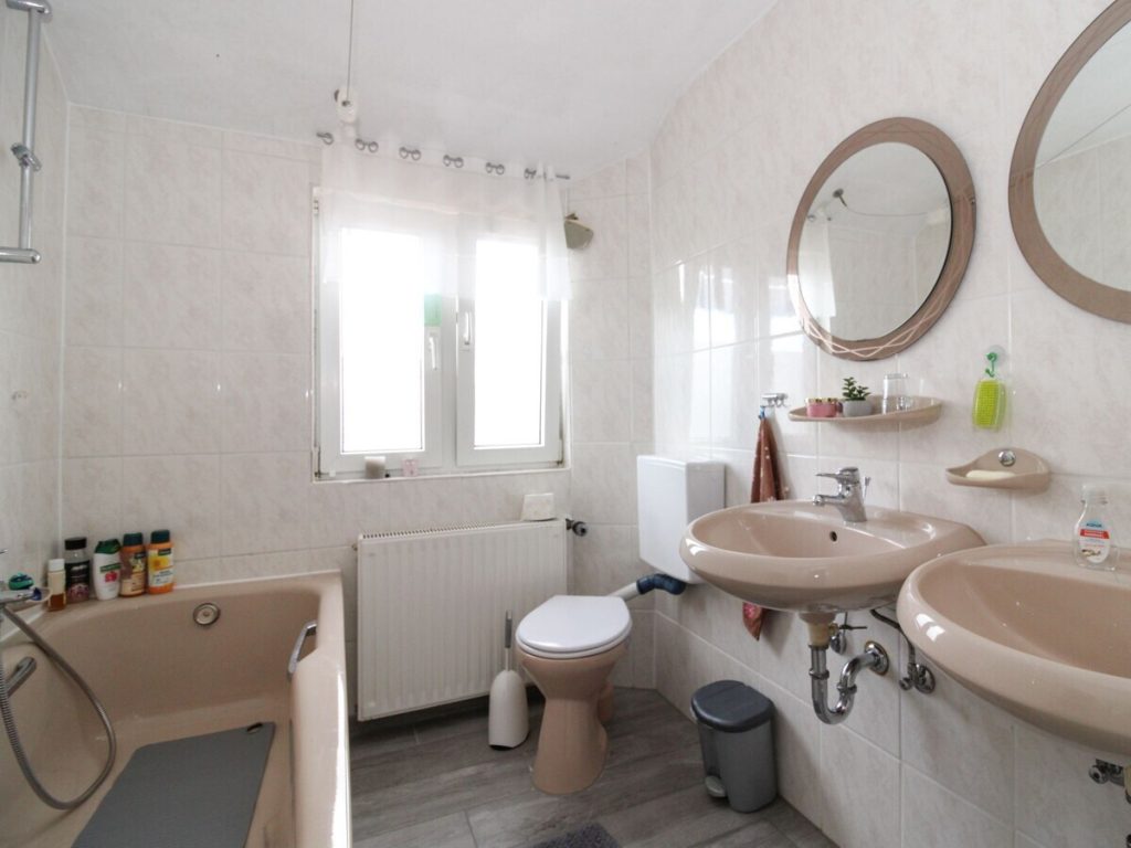 VR Immobilien GmbH - Immobilienangebot - Hofbieber - Alle - Charmantes Einfamilienhaus mit großzügigem Grundstück in Hofbieber-Schwarzbach