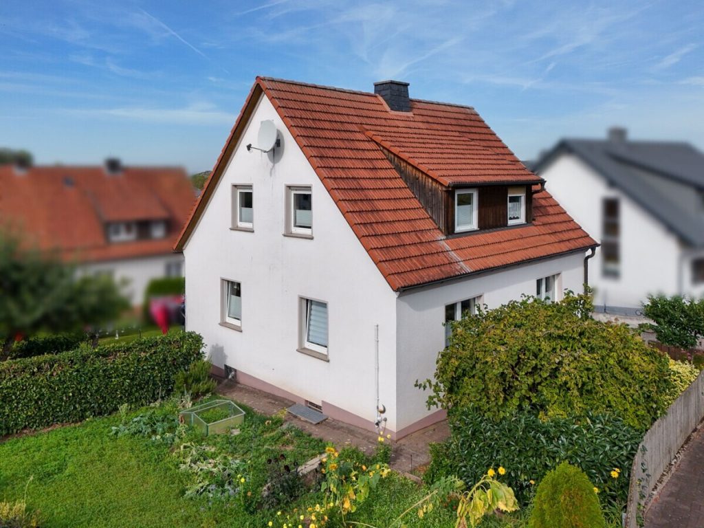 VR Immobilien GmbH - Immobilienangebot - Hofbieber - Alle - Charmantes Einfamilienhaus mit großzügigem Grundstück in Hofbieber-Schwarzbach