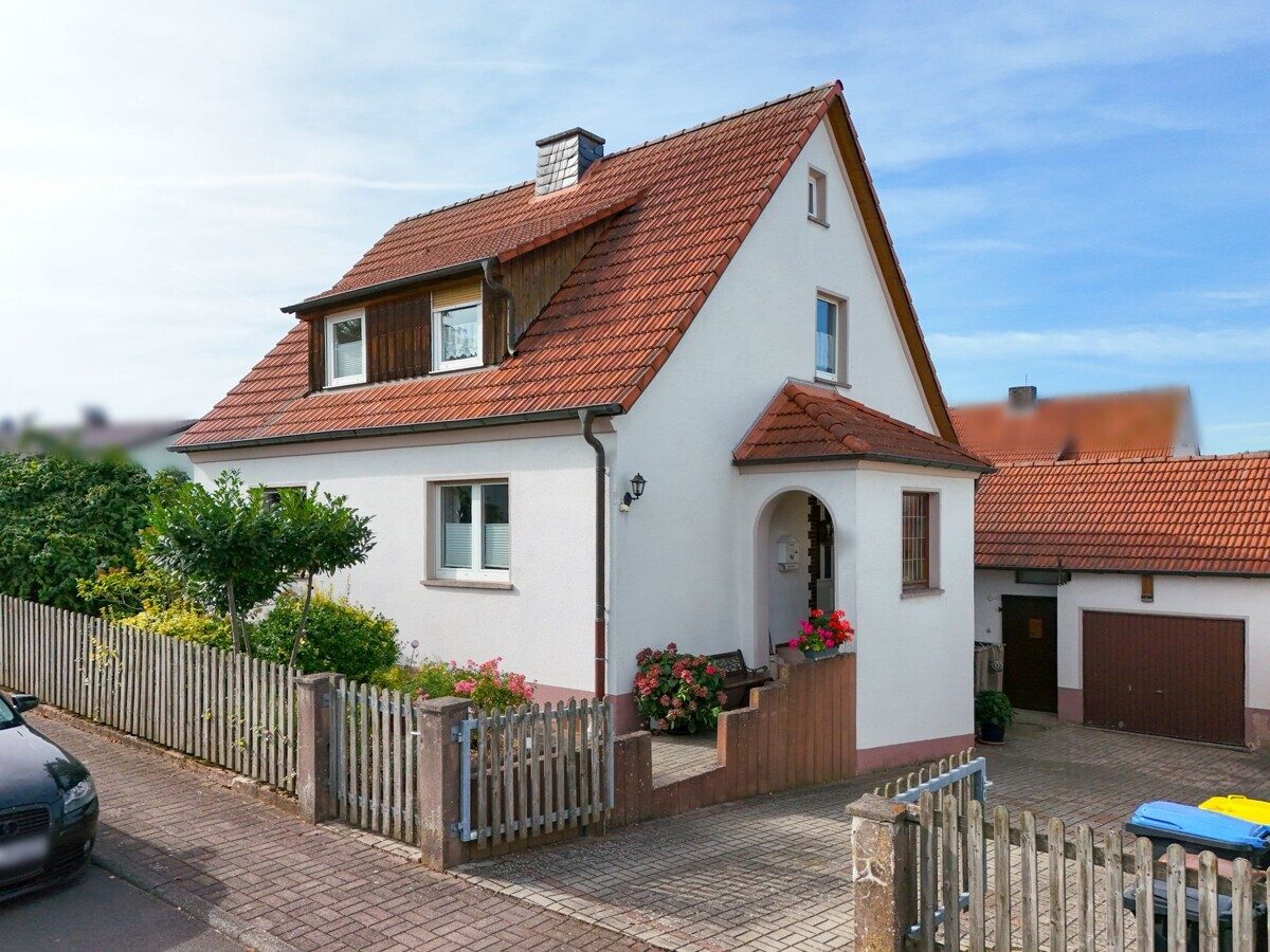 VR Immobilien GmbH - Immobilienangebot - Hofbieber - Alle - Charmantes Einfamilienhaus mit großzügigem Grundstück in Hofbieber-Schwarzbach